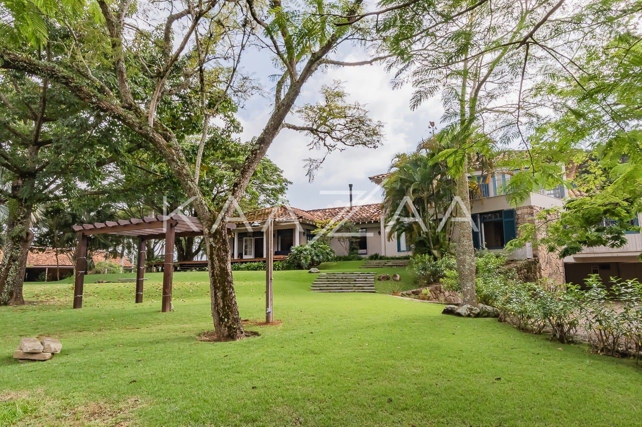 Linda paisagem e ares coloniais são o charme desta casa no condomínio Quinta da Baroneza. - Foto 12