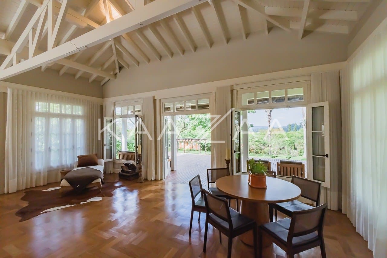 Linda paisagem e ares coloniais são o charme desta casa no condomínio Quinta da Baroneza. - Foto 20
