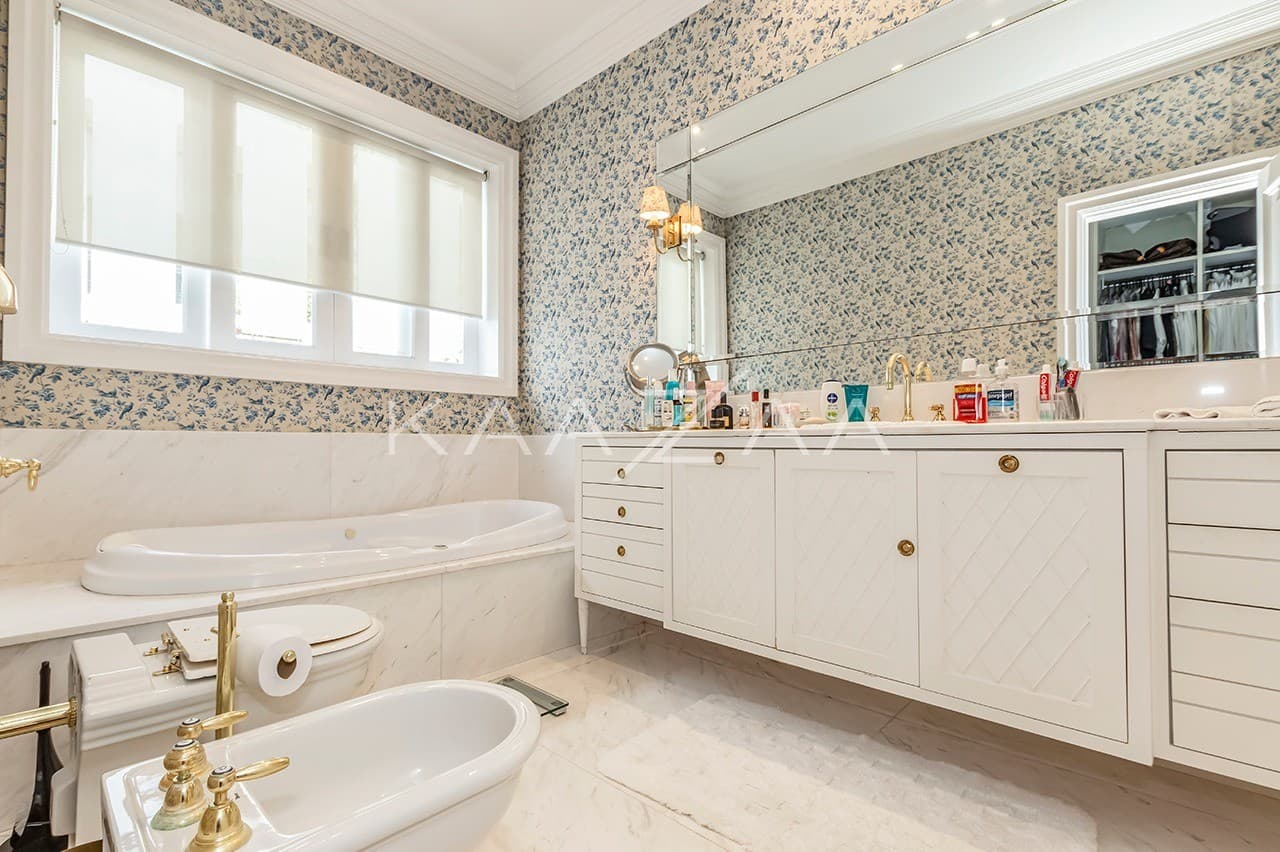 A estética clássica e impecável faz desta casa um lar exuberante. Na melhor localização da Cidade Jardim. - Foto 29