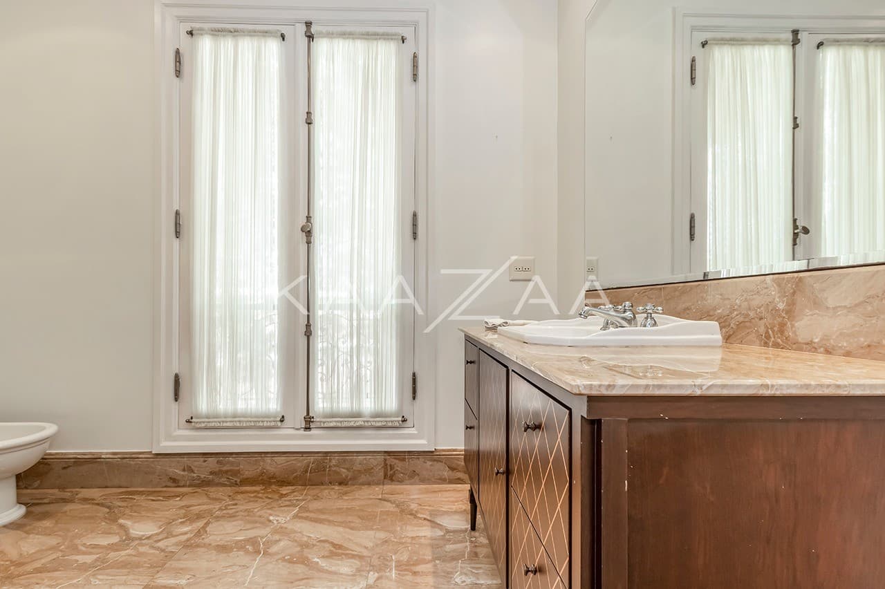 A estética clássica e impecável faz desta casa um lar exuberante. Na melhor localização da Cidade Jardim. - Foto 36