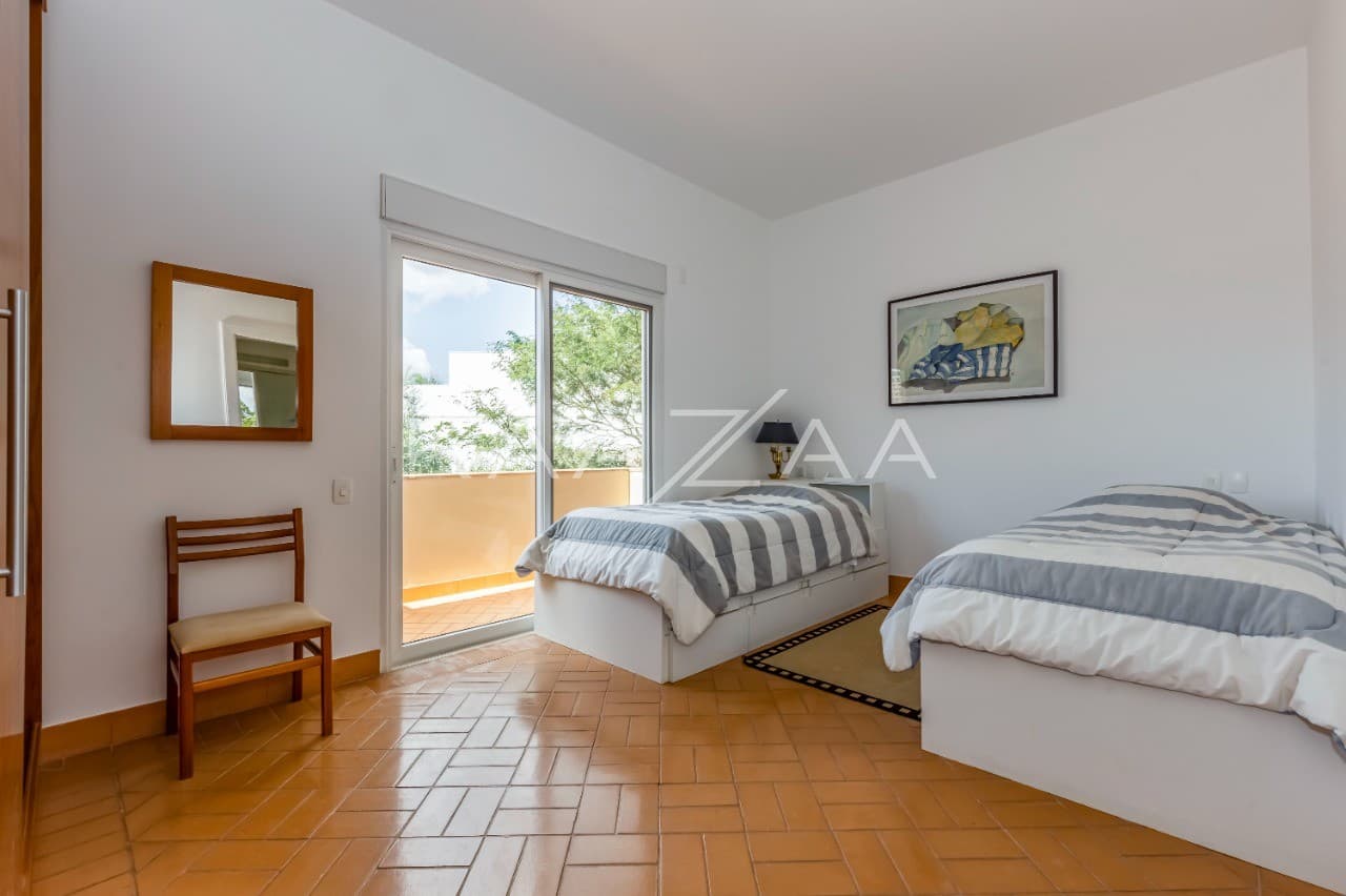 Uma vista deliciosa rodeia os ambientes, com tudo feito para relaxar. Casa na Quinta da Baroneza II. - Foto 41