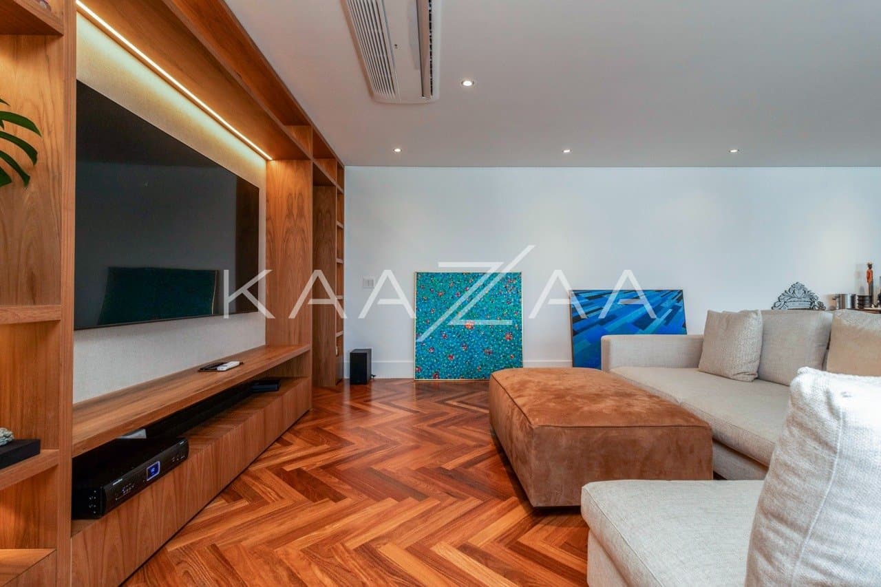 Muito vidro e luz natural com vista para as árvores. Apartamento no Jardim Guedala. - Foto 7