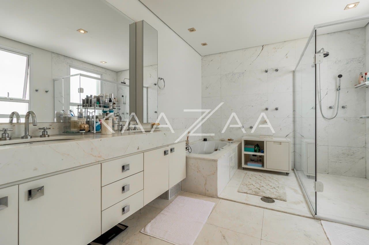Rodeado de elegância, este apartamento em Moema tem localização cobiçada ao lado do Parque Ibirapuera. - Foto 25