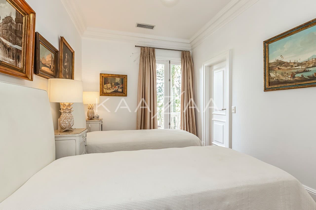 A estética clássica e impecável faz desta casa um lar exuberante. Na melhor localização da Cidade Jardim. - Foto 32