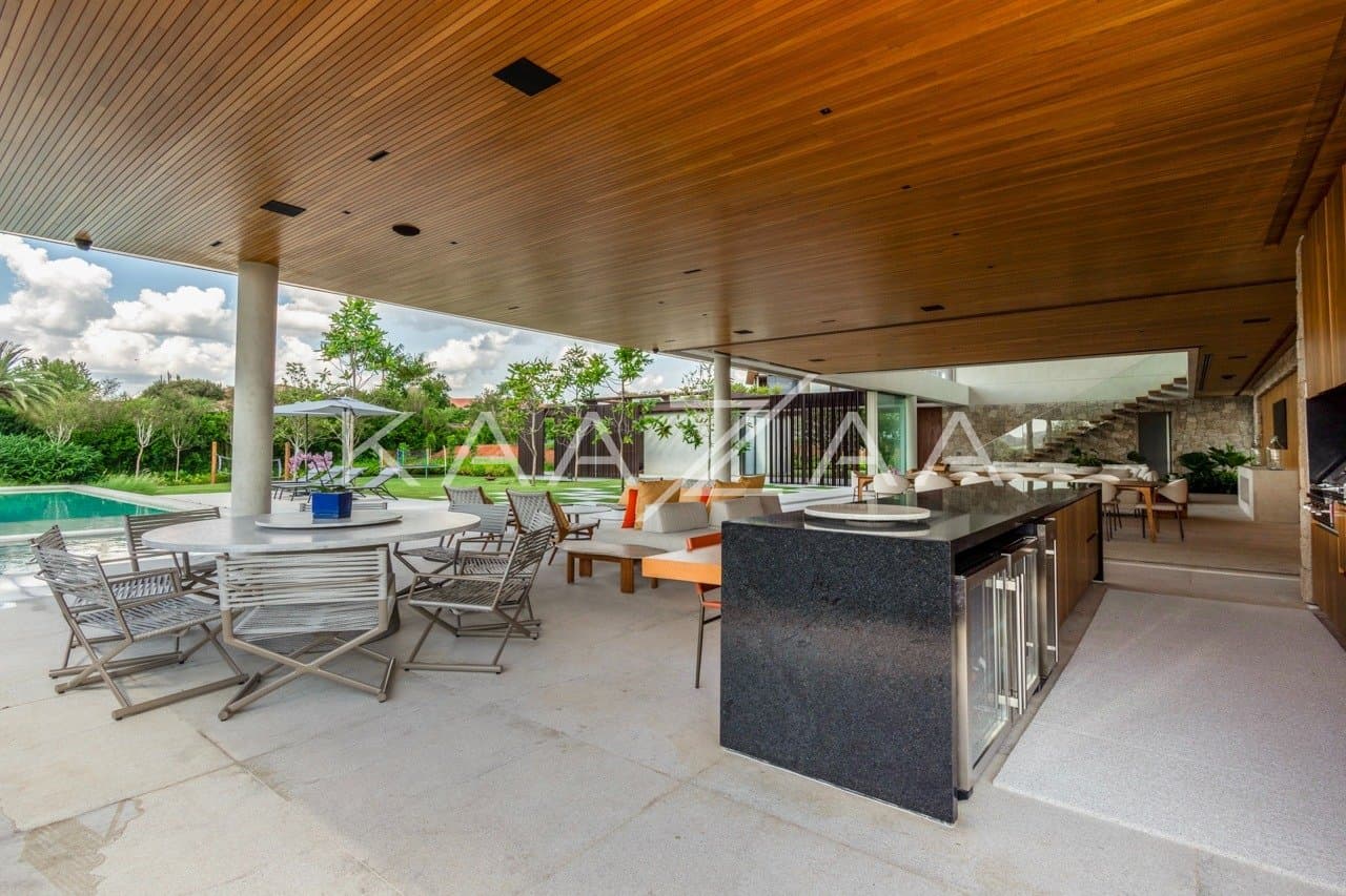 Casa contemporânea feita para interagir com a natureza ao redor. Projeto na Quinta da Baroneza. - Foto 12