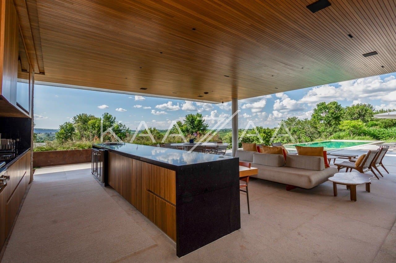 Casa contemporânea feita para interagir com a natureza ao redor. Projeto na Quinta da Baroneza. - Foto 13