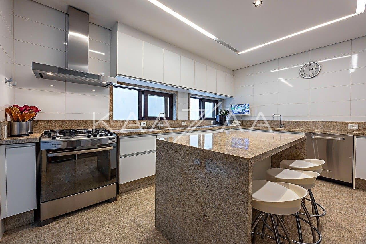 Arquitetura e paisagismo irretocáveis: casa no Jardim Paulistano. - Foto 28