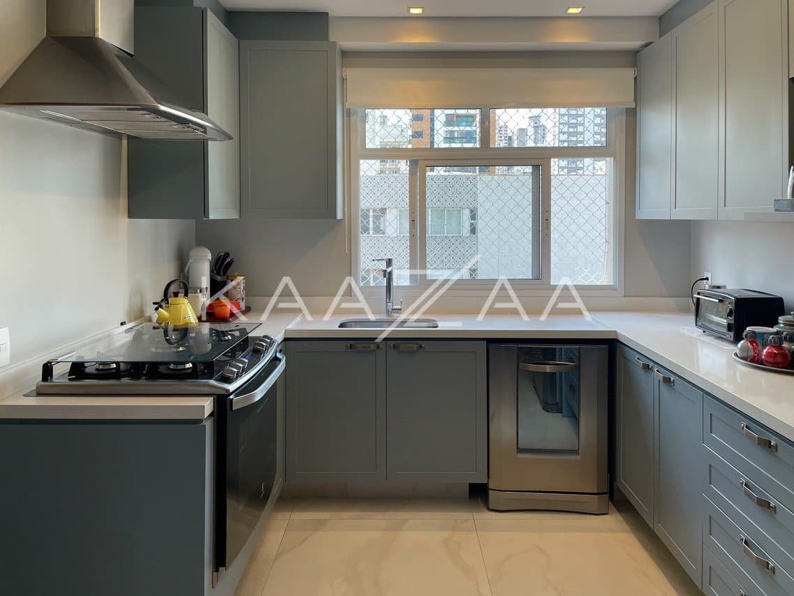 Muito charme e acabamentos impecáveis, neste apartamento em prédio neoclássico no Jardim Paulista. - Foto 9