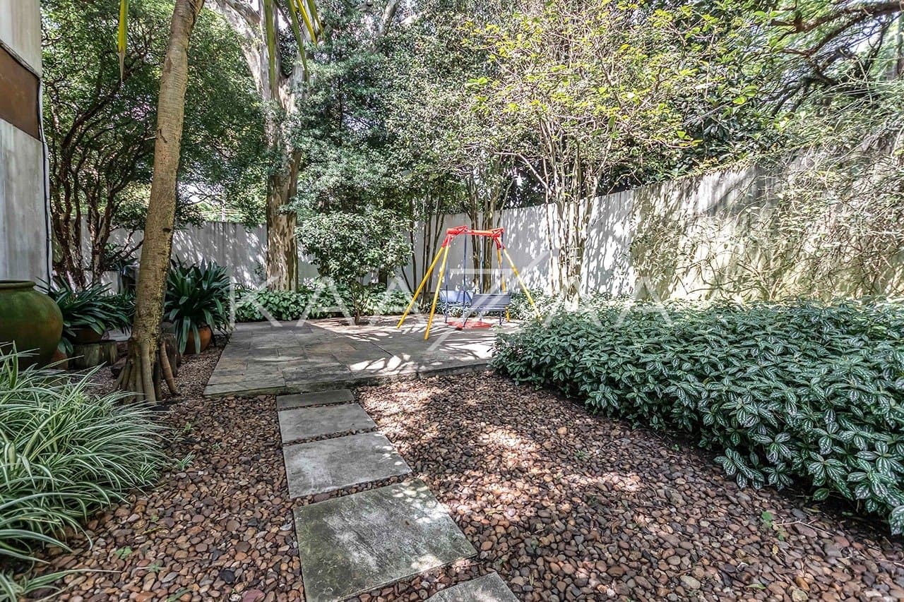 Com ares de casa de campo, uma residência espetacular no Jardim América. - Foto 5