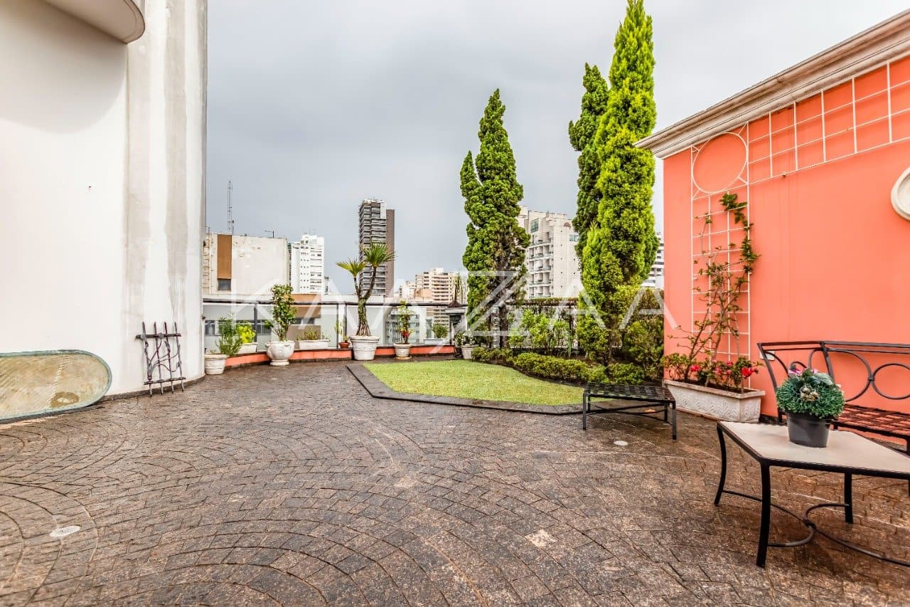 Para se viver envolvido por uma arquitetura elegante e detalhes clássicos, nesta Cobertura Duplex em Moema. - Foto 16
