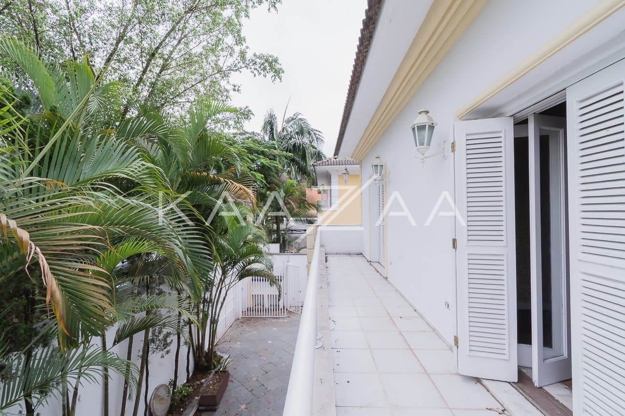 Ambientes leves e espaçosos, nesta casa de 480m² com 4 suítes no Jardim Paulista. - Foto 20