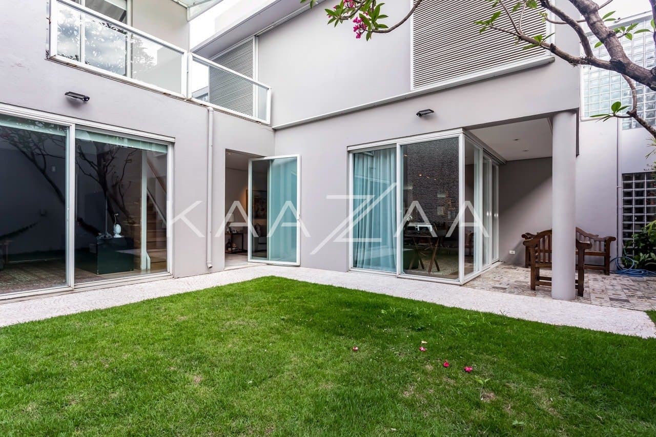Casa super prática e bem construída. Muita luz natural e tranquilidade no Jardim Europa. - Foto 2