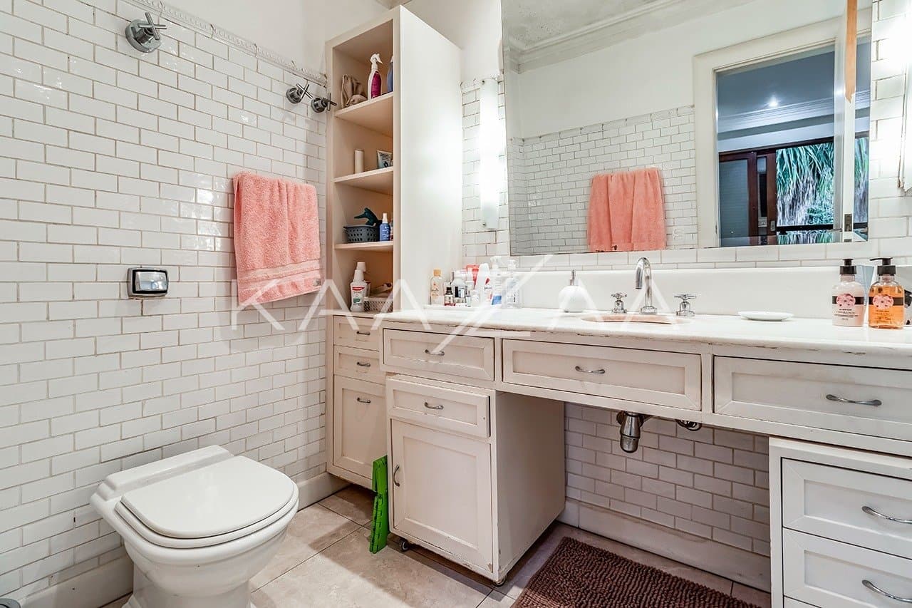 Uma casa rodeada de bom gosto, feita para renovar as energias. No Jardim Guedala. - Foto 20