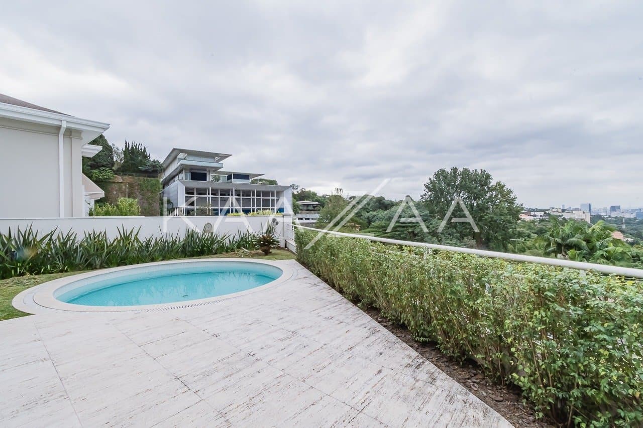 Espaços super amplos, muitos verdes e uma vista divina. Casa no estilo europeu, na Cidade Jardim. - Foto 3