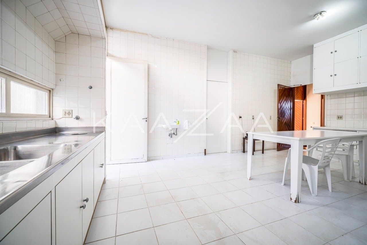 Excelente casa modernista, com lindo jardim em um amplo terreno no Jardim Europa. - Foto 17