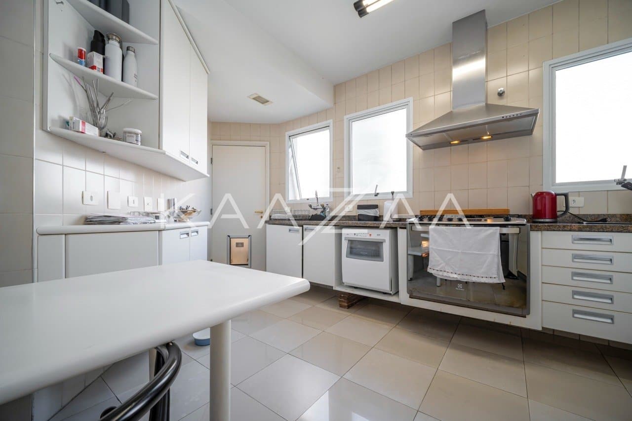 Tranquilidade e conforto são constantes neste apartamento em prédio com lazer no Itaim. - Foto 10